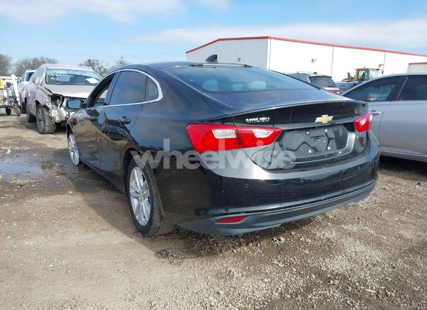 Photo 3 of 2018 Chevrolet Malibu LT (VIN 1G1ZD5ST1JF154823)