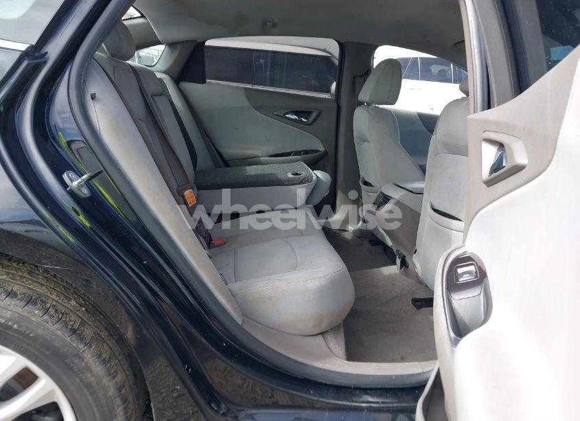 Photo 8 of 2018 Chevrolet Malibu LT (VIN 1G1ZD5ST1JF154823)