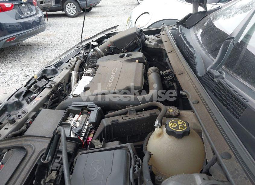 Photo 10 of 2018 Chevrolet Malibu LT (VIN 1G1ZD5ST1JF155812)