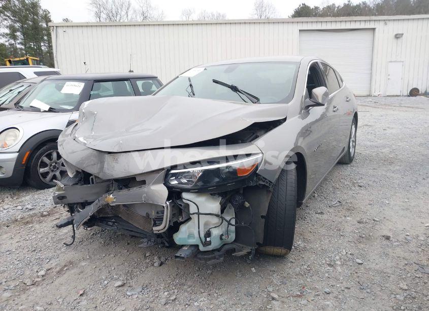 Photo 2 of 2018 Chevrolet Malibu LT (VIN 1G1ZD5ST1JF155812)