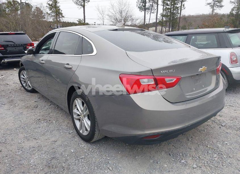 Photo 3 of 2018 Chevrolet Malibu LT (VIN 1G1ZD5ST1JF155812)
