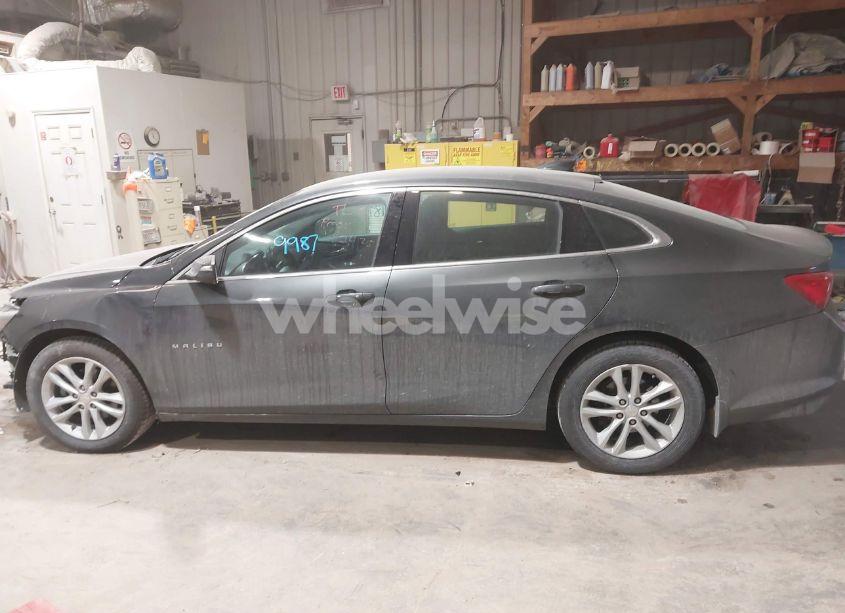 Photo 15 of 2018 Chevrolet Malibu LT (VIN 1G1ZD5ST1JF163506)