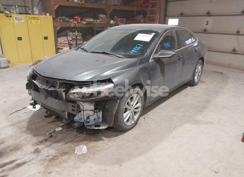 Photo 2 of 2018 Chevrolet Malibu LT (VIN 1G1ZD5ST1JF163506)