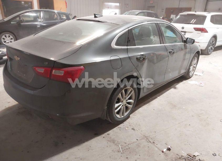 Photo 4 of 2018 Chevrolet Malibu LT (VIN 1G1ZD5ST1JF163506)