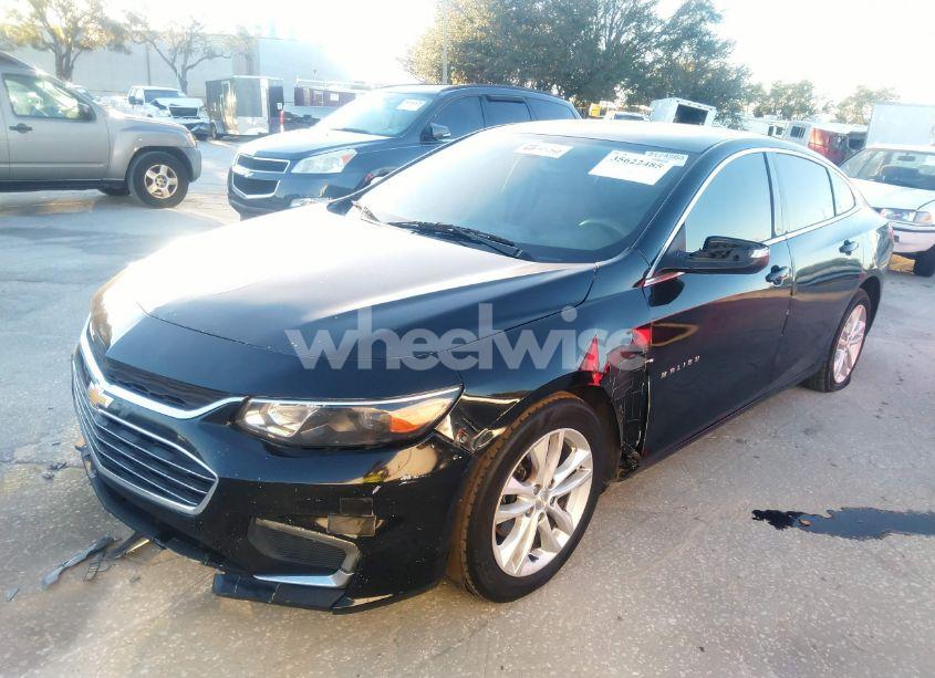 Photo 2 of 2018 Chevrolet Malibu LT (VIN 1G1ZD5ST1JF170813)