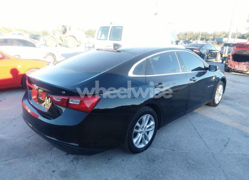Photo 4 of 2018 Chevrolet Malibu LT (VIN 1G1ZD5ST1JF170813)