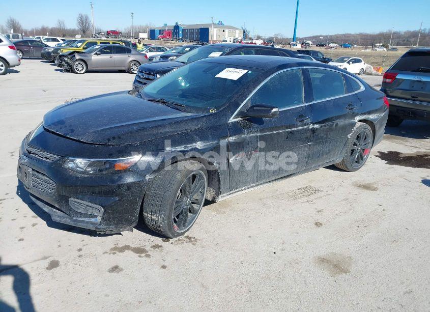 Photo 2 of 2018 Chevrolet Malibu LT (VIN 1G1ZD5ST1JF191483)
