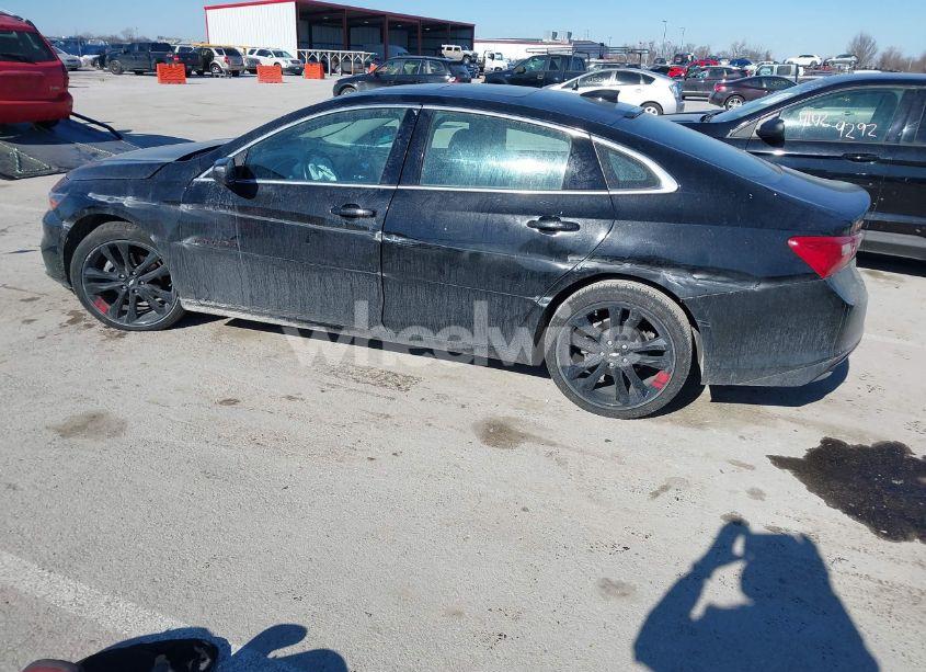 Photo 3 of 2018 Chevrolet Malibu LT (VIN 1G1ZD5ST1JF191483)