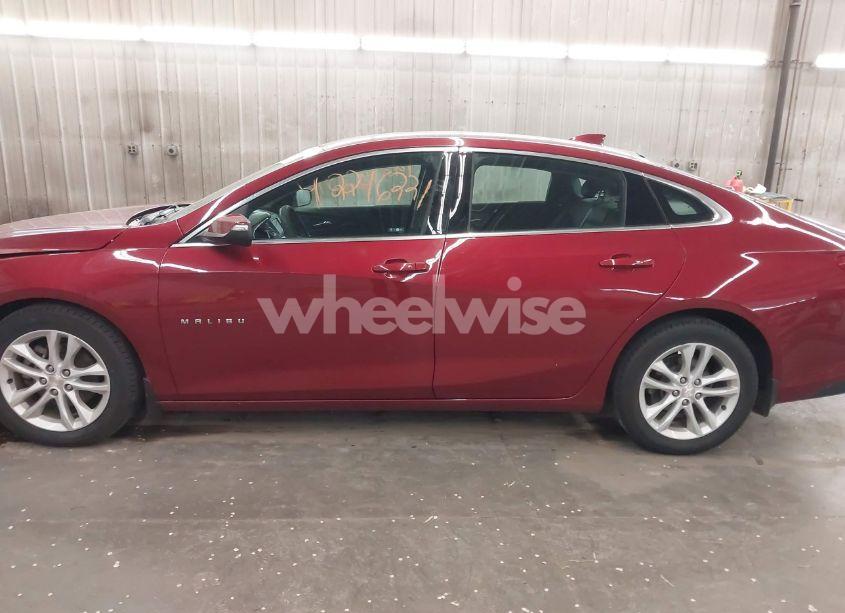 Photo 15 of 2018 Chevrolet Malibu LT (VIN 1G1ZD5ST1JF194660)