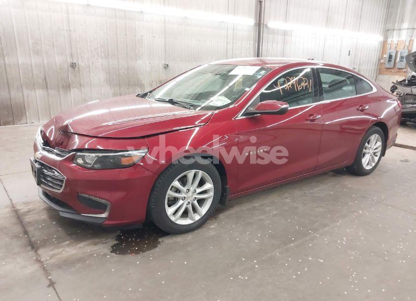 Photo 2 of 2018 Chevrolet Malibu LT (VIN 1G1ZD5ST1JF194660)