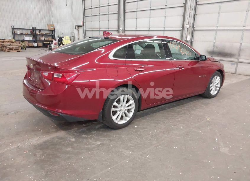 Photo 4 of 2018 Chevrolet Malibu LT (VIN 1G1ZD5ST1JF194660)