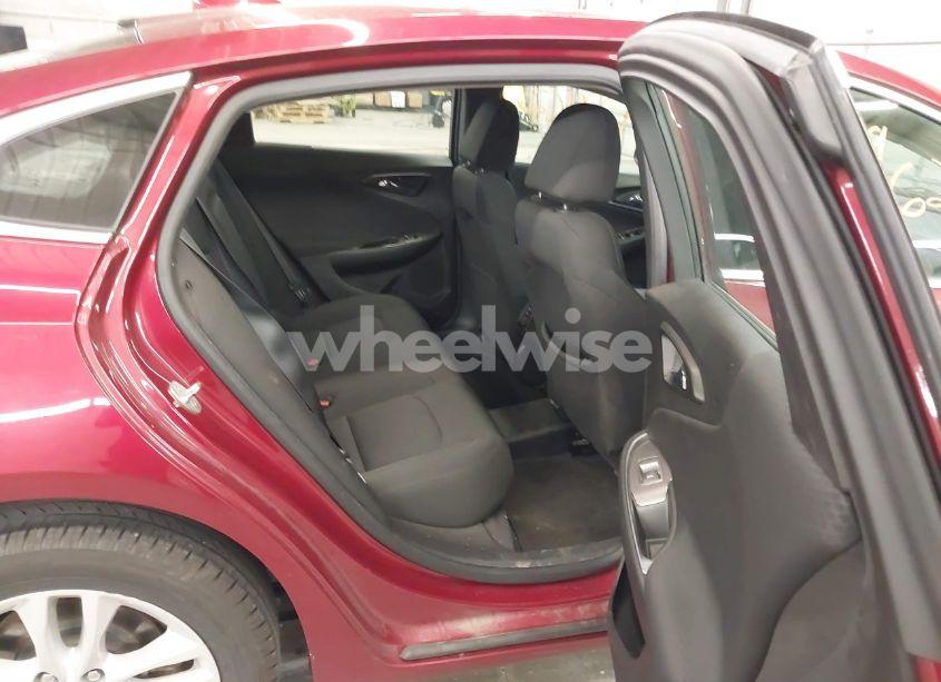 Photo 8 of 2018 Chevrolet Malibu LT (VIN 1G1ZD5ST1JF194660)