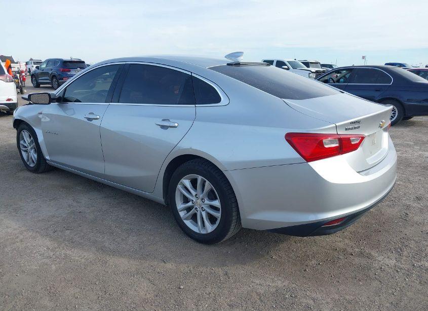 Photo 3 of 2018 Chevrolet Malibu LT (VIN 1G1ZD5ST1JF195274)