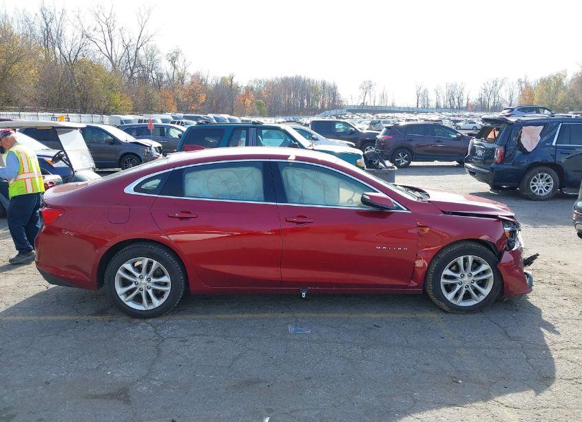 Photo 13 of 2018 Chevrolet Malibu LT (VIN 1G1ZD5ST1JF196229)