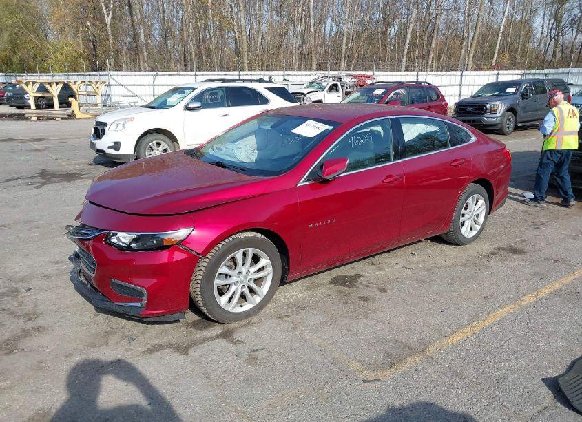 Photo 2 of 2018 Chevrolet Malibu LT (VIN 1G1ZD5ST1JF196229)