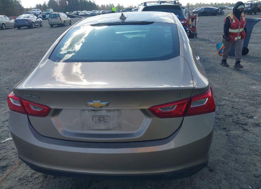 Photo 15 of 2018 Chevrolet Malibu LT (VIN 1G1ZD5ST1JF209528)