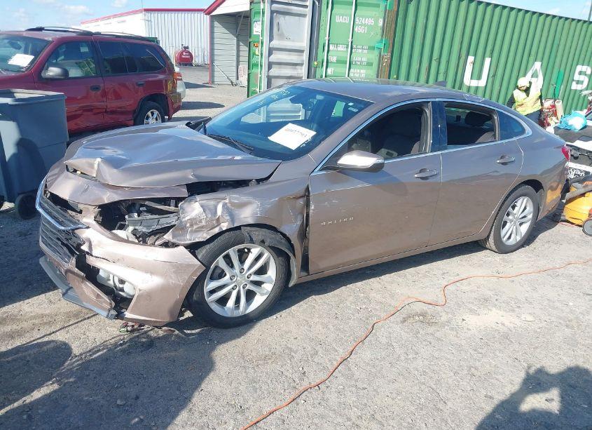 Photo 2 of 2018 Chevrolet Malibu LT (VIN 1G1ZD5ST1JF209528)