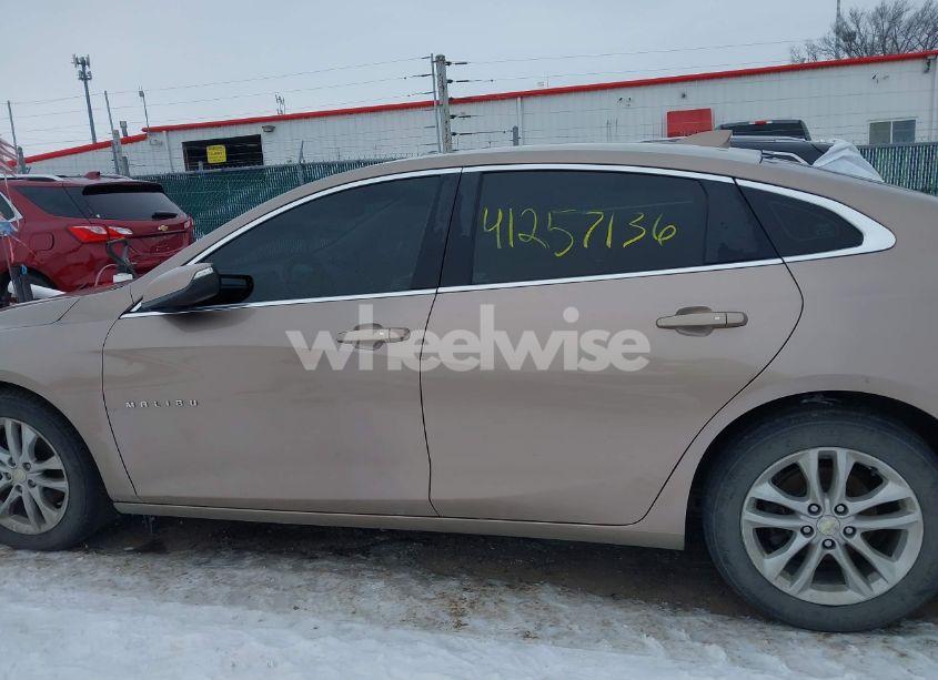 Photo 14 of 2018 Chevrolet Malibu LT (VIN 1G1ZD5ST1JF209738)