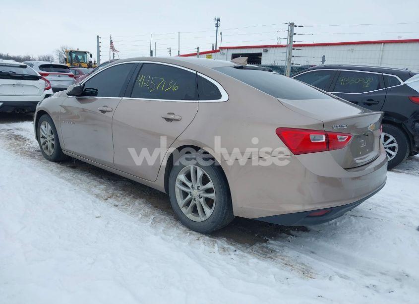 Photo 3 of 2018 Chevrolet Malibu LT (VIN 1G1ZD5ST1JF209738)