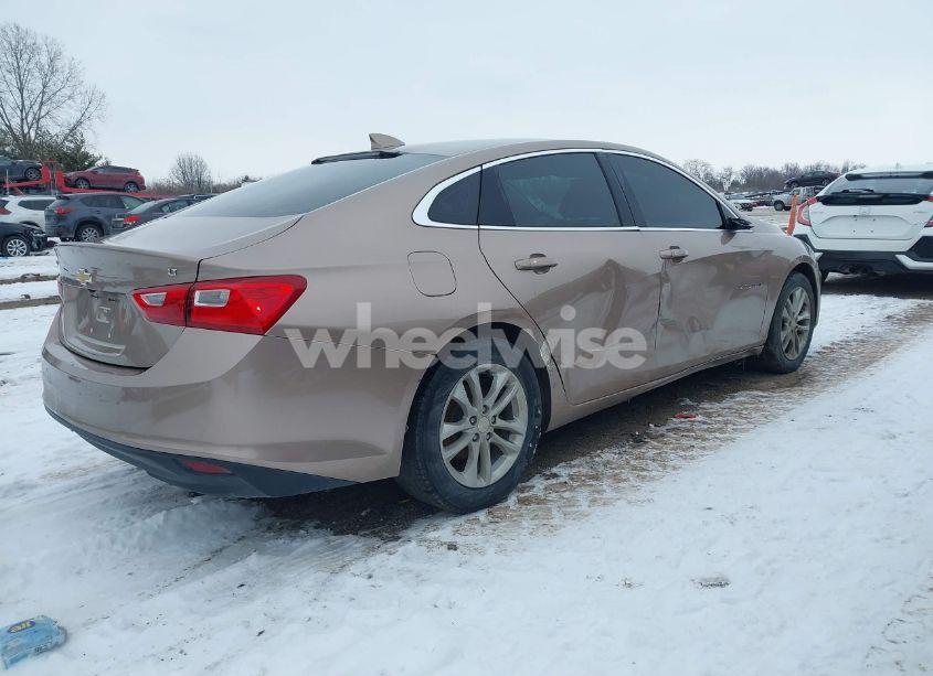 Photo 4 of 2018 Chevrolet Malibu LT (VIN 1G1ZD5ST1JF209738)