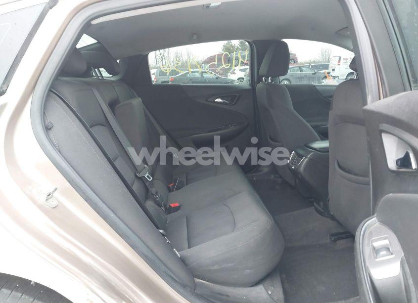 Photo 8 of 2018 Chevrolet Malibu LT (VIN 1G1ZD5ST1JF209738)