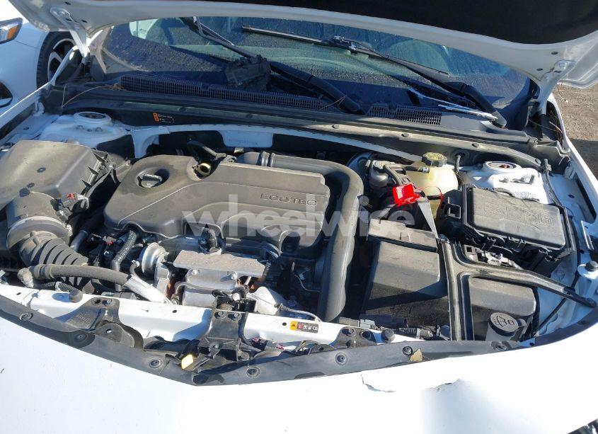 Photo 10 of 2018 Chevrolet Malibu LT (VIN 1G1ZD5ST1JF215880)