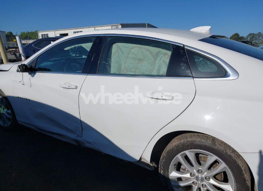 Photo 14 of 2018 Chevrolet Malibu LT (VIN 1G1ZD5ST1JF215880)