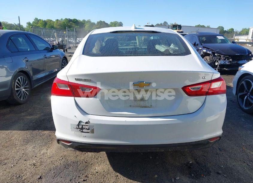Photo 16 of 2018 Chevrolet Malibu LT (VIN 1G1ZD5ST1JF215880)