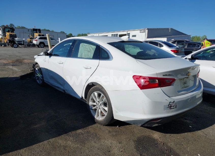 Photo 3 of 2018 Chevrolet Malibu LT (VIN 1G1ZD5ST1JF215880)