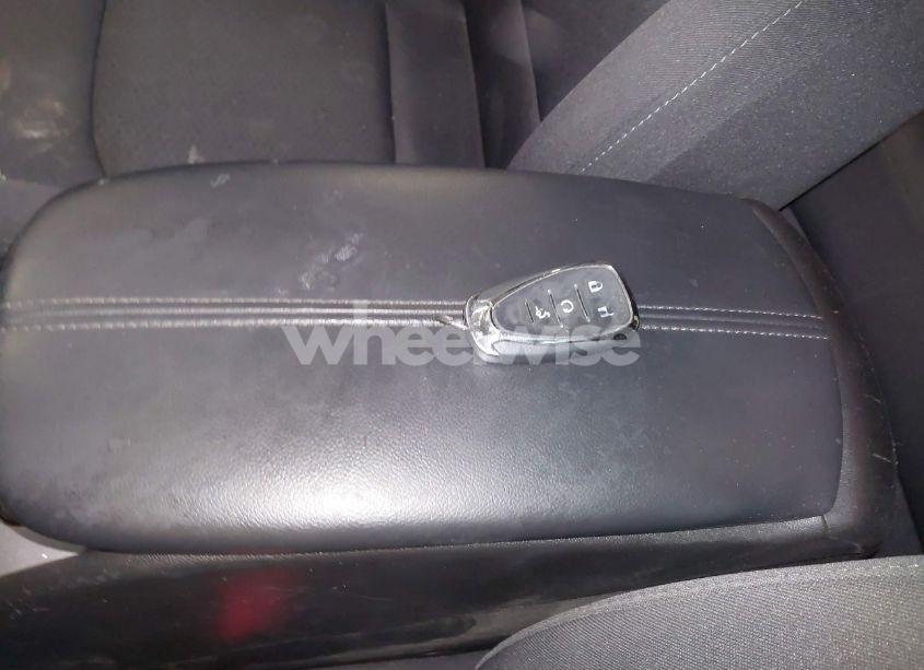 Photo 11 of 2018 Chevrolet Malibu LT (VIN 1G1ZD5ST1JF217841)