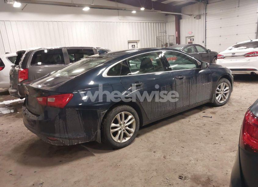 Photo 4 of 2018 Chevrolet Malibu LT (VIN 1G1ZD5ST1JF217841)