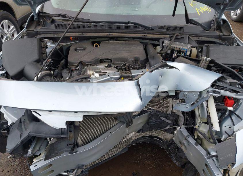 Photo 10 of 2018 Chevrolet Malibu LT (VIN 1G1ZD5ST1JF220853)