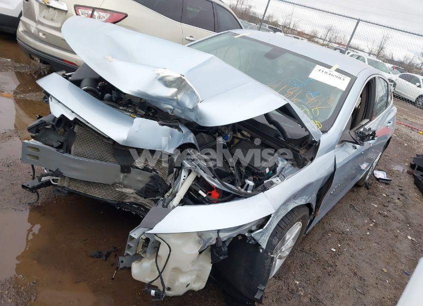 Photo 2 of 2018 Chevrolet Malibu LT (VIN 1G1ZD5ST1JF220853)