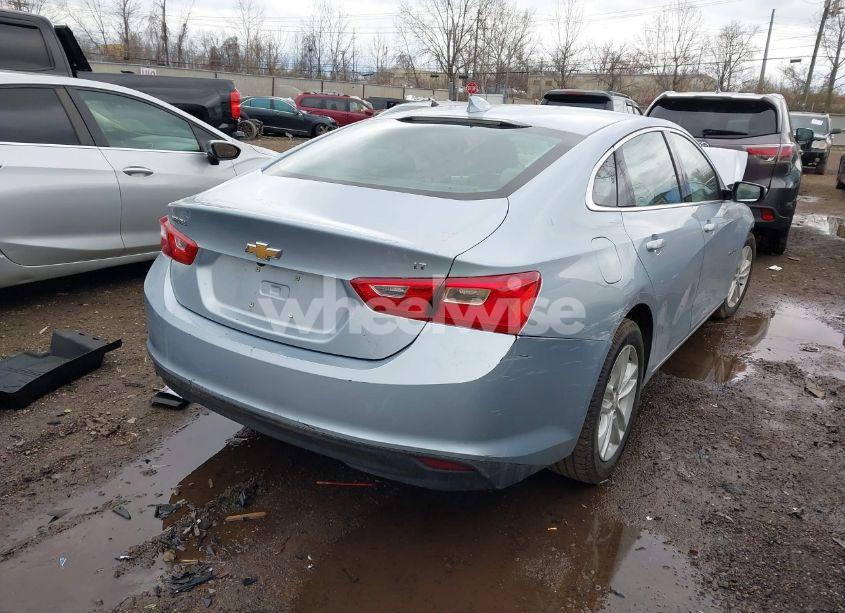 Photo 4 of 2018 Chevrolet Malibu LT (VIN 1G1ZD5ST1JF220853)
