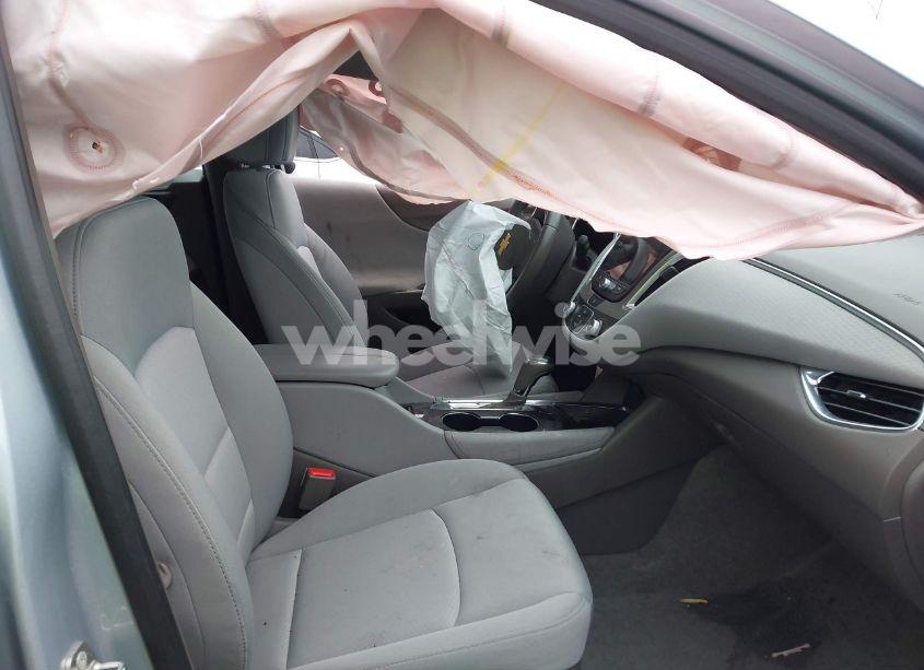 Photo 5 of 2018 Chevrolet Malibu LT (VIN 1G1ZD5ST1JF220853)