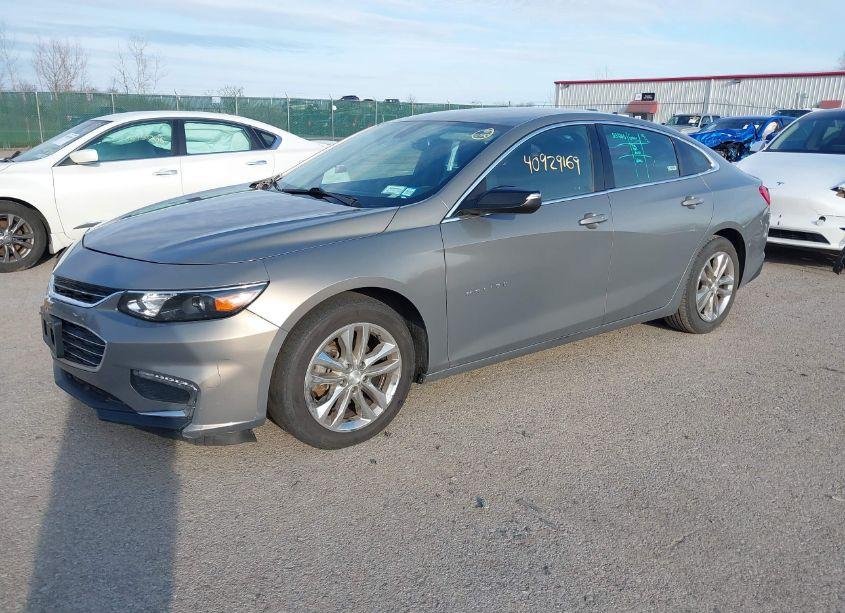 Photo 2 of 2018 Chevrolet Malibu LT (VIN 1G1ZD5ST1JF245476)
