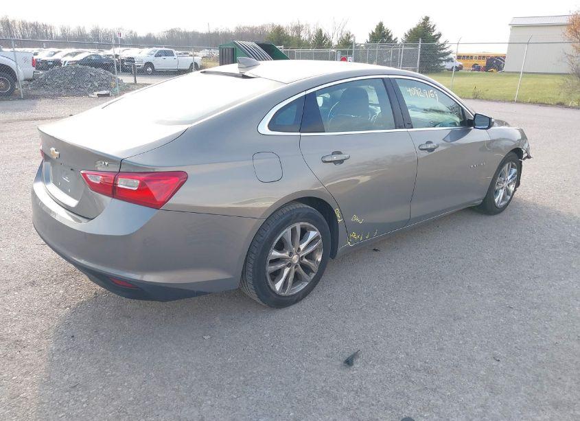 Photo 4 of 2018 Chevrolet Malibu LT (VIN 1G1ZD5ST1JF245476)