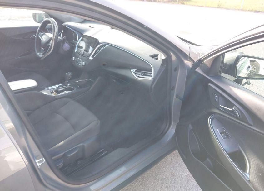 Photo 5 of 2018 Chevrolet Malibu LT (VIN 1G1ZD5ST1JF245476)