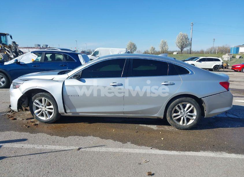 Photo 15 of 2018 Chevrolet Malibu LT (VIN 1G1ZD5ST1JF261841)