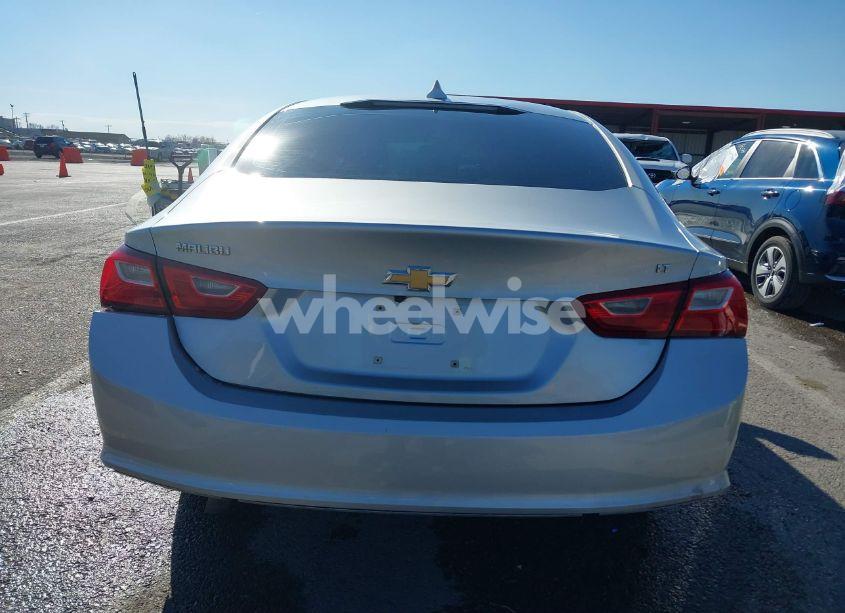 Photo 17 of 2018 Chevrolet Malibu LT (VIN 1G1ZD5ST1JF261841)