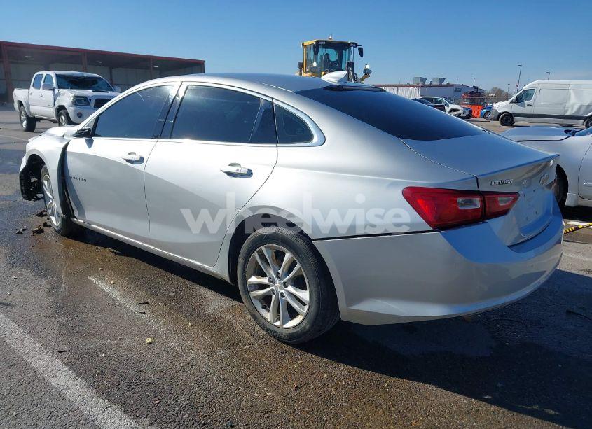 Photo 3 of 2018 Chevrolet Malibu LT (VIN 1G1ZD5ST1JF261841)