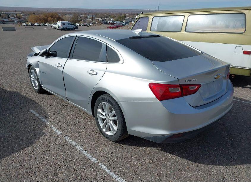 Photo 3 of 2018 Chevrolet Malibu LT (VIN 1G1ZD5ST1JF271611)