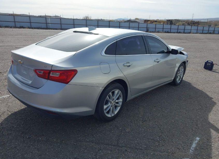 Photo 4 of 2018 Chevrolet Malibu LT (VIN 1G1ZD5ST1JF271611)