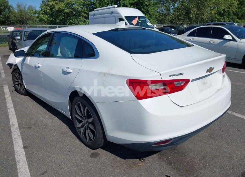 Photo 3 of 2018 Chevrolet Malibu LT (VIN 1G1ZD5ST1JF278221)