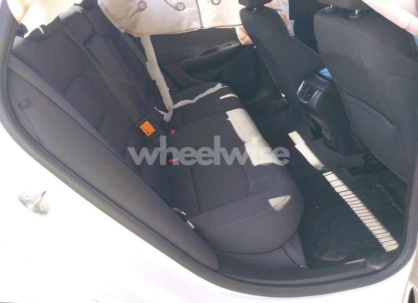 Photo 8 of 2018 Chevrolet Malibu LT (VIN 1G1ZD5ST1JF278221)