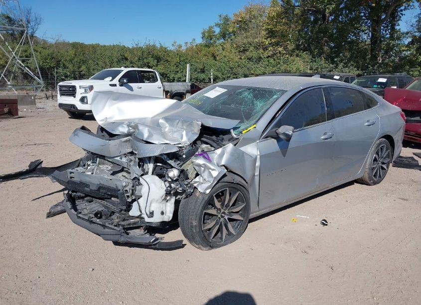 Photo 2 of 2018 Chevrolet Malibu LT (VIN 1G1ZD5ST1JF292121)