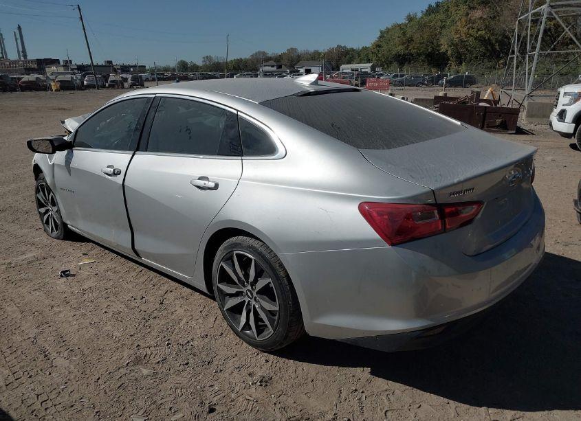 Photo 3 of 2018 Chevrolet Malibu LT (VIN 1G1ZD5ST1JF292121)