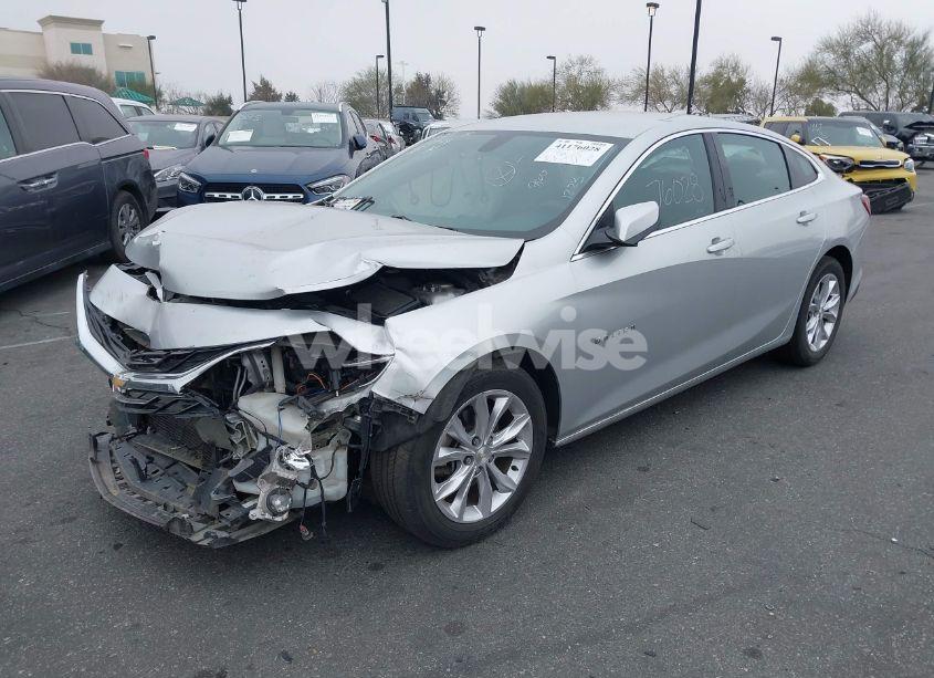 Photo 2 of 2019 Chevrolet Malibu LT (VIN 1G1ZD5ST1KF104876)