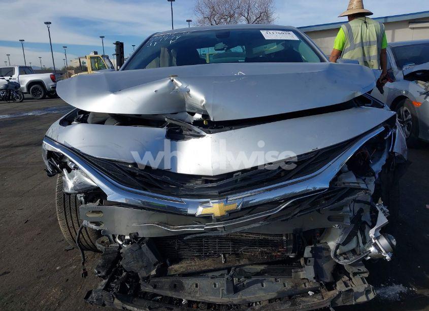 Photo 6 of 2019 Chevrolet Malibu LT (VIN 1G1ZD5ST1KF104876)