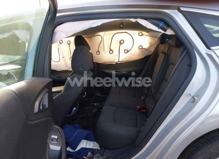 Photo 8 of 2019 Chevrolet Malibu LT (VIN 1G1ZD5ST1KF104876)